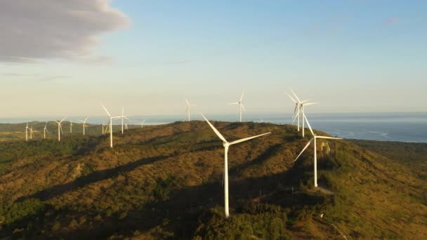 Grupp Väderkvarnar För Produktion Förnybar Elenergi Vindkraftverket Filippinerna — Stockvideo