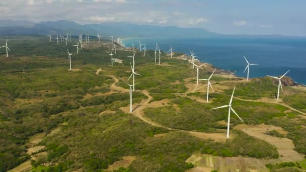 Kıyı Şeridinde Bir Grup Rüzgar Türbini Rüzgar Santrali Filipinler — Stok video