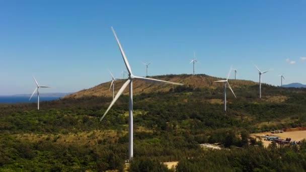 Luftaufnahme Einer Gruppe Von Windkraftanlagen Der Küste Windkraftanlage Philippinen — Stockvideo