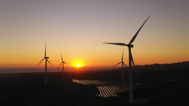 Aerial Drone Group Windmills Renewable Electric Energy Production Sunset Wind — Stok video