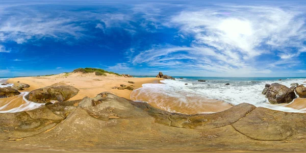 Tropikalny Krajobraz Piękną Plażą Plaża Wisky Point Pottuvil Sri Lanka — Zdjęcie stockowe