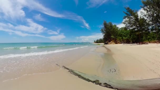沙滩和绿松石水 婆罗洲 马来西亚 大藏港泳滩 — 图库视频影像