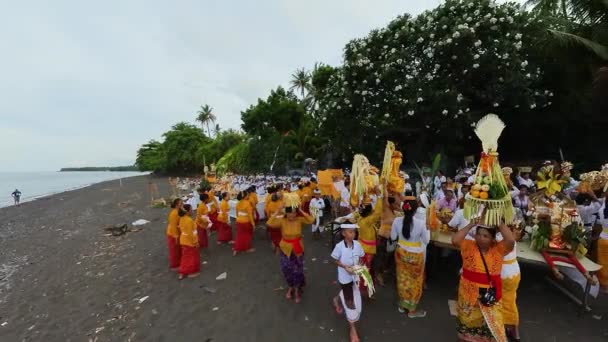 Bali Sep 2022 Cérémonie Religieuse Balinaise Sur Plage Coucher Soleil — Video
