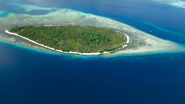 Bovenaanzicht Tropisch Eiland Met Een Strand Oceaan Prachtig Zandstrand Met — Stockfoto