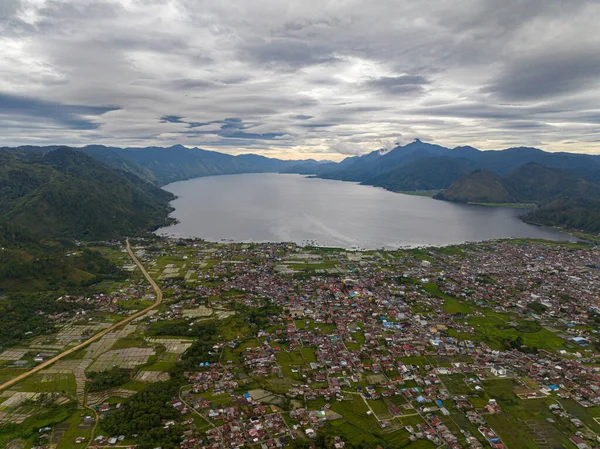 Город Такенгон Горах Среди Сельхозугодий Озера Лаут Тавар Суматра Индонезия — стоковое фото