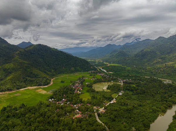 Вид Воздуха Долину Деревнями Сельхозугодиями Горах Суматра Индонезия — стоковое фото