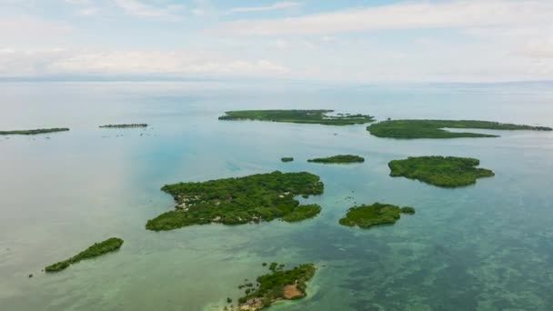 Vista Aérea Ilhas Tropicais Com Selva Mar Azul Bantayan Filipinas — Vídeo de Stock