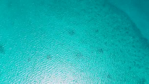 Meerwasseroberfläche Der Lagune Mit Korallenriff Draufsicht Transparente Türkisfarbene Meereswasseroberfläche — Stockvideo