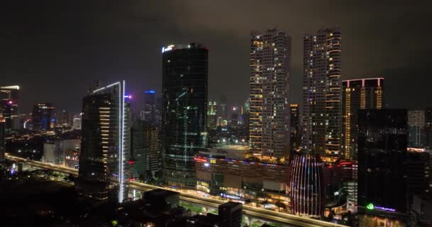 雅加达的高速公路和摩天大楼 从上方俯瞰夜空 — 图库视频影像
