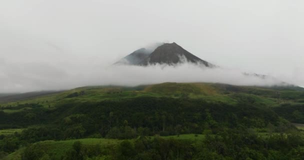 Aktivní Sopka Sinabung Mraky Kouřem Sumatra Indonésie — Stock video