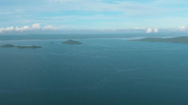 Luchtdrone Van Tropische Eilanden Blauwe Zee Tegen Achtergrond Van Lucht — Stockvideo