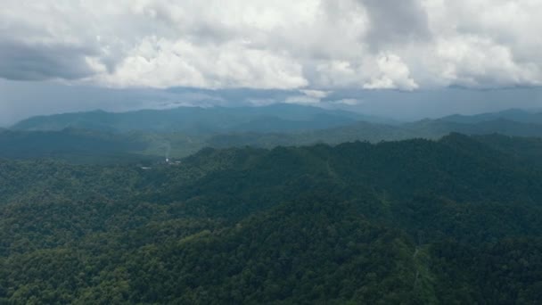 Montanhas Colinas Verdes Bornéu Encostas Montanhas Com Vegetação Perene Malásia — Vídeo de Stock