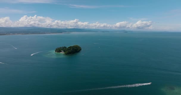 Die Küste Der Insel Borneo Und Der Insel Mamutik Tunku — Stockvideo