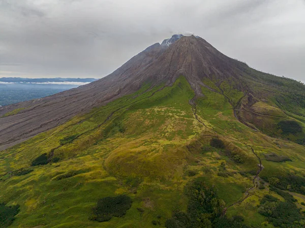 Vista Aérea Del Monte Sinabung Volcán Activo Isla Sumatra Indonesia — Foto de Stock