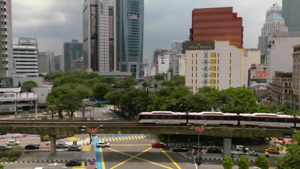 クアラルンプール マレーシア 9月11 2022 上からの歴史的な建物や高層ビルの景色に囲まれたメルデカ広場 ダウンタウン クアラルンプール — ストック動画
