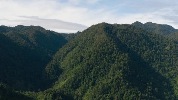 Ovanifrån Bergskedjan Och Bergssluttningar Med Regnskog Sumatra Indonesien — Stockvideo