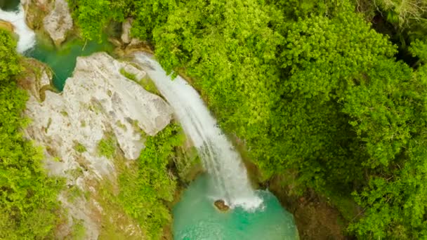 Widok Lotu Ptaka Wodospadów Inambakan Górskim Wąwozie Tropikalnej Dżungli Filipiny — Wideo stockowe