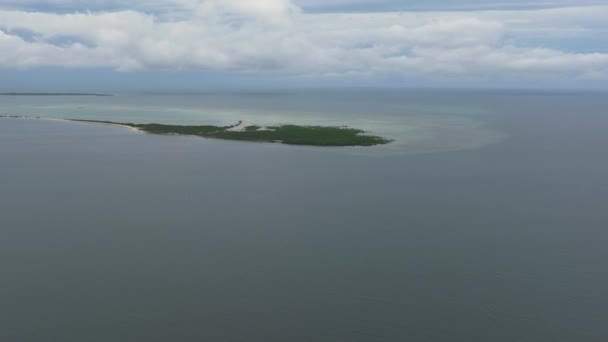 Zeegezicht Met Tropisch Eiland Een Zandstrand Zee Honda Bay Palawan — Stockvideo