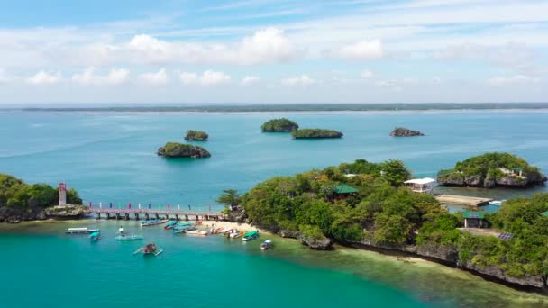 Îles Eau Bleue Recouvertes Végétation Avec Des Plages Des Baies — Video
