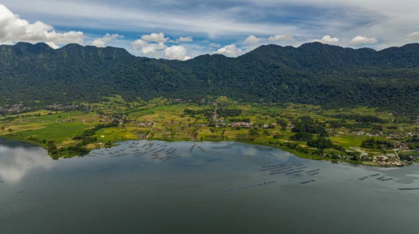 Orilla Del Lago Maninjau Con Tierras Cultivo Pueblo Sumatra Indonesia —  Fotos de Stock