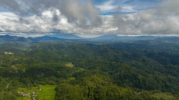 Ovanifrån Berg Med Regnskog Och Moln Sumatra Indonesien — Stockfoto