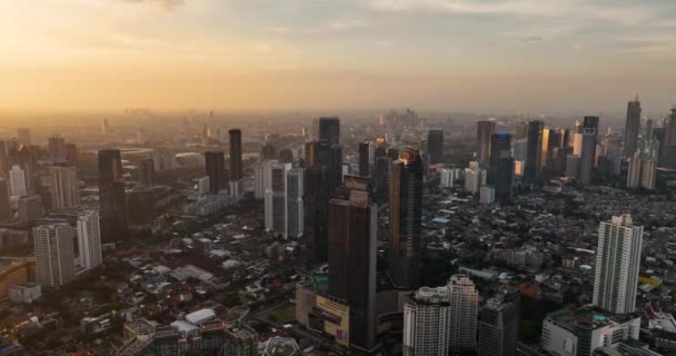 Jakarta Şehir Merkezinin Gün Batımında Gökdelenli Görüntüsü Şehir Manzarası Endonezya — Stok video
