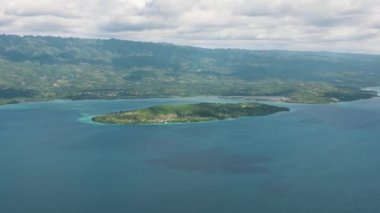 Deniz manzaralı Cebu adası. Tropik bölgelerde deniz manzarası. Filipinler.