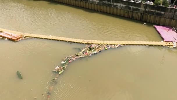 Luchtfoto Van Drijvende Barrière Puin Stoppen Ciliwung Rivier Jakarta Indonesië — Stockvideo
