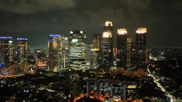 Jakarta Şehrinde Gece Görüşü Ile Aydınlatılmış Binalar Var — Stok video