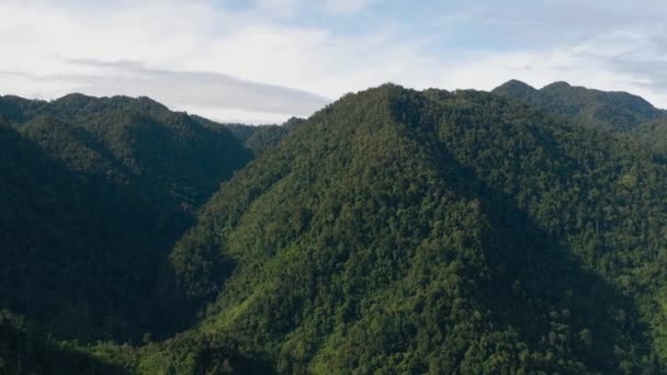 Dağ Sırasının Üst Manzarası Dağ Yamaçlarında Yağmur Ormanları Var Sumatra — Stok video