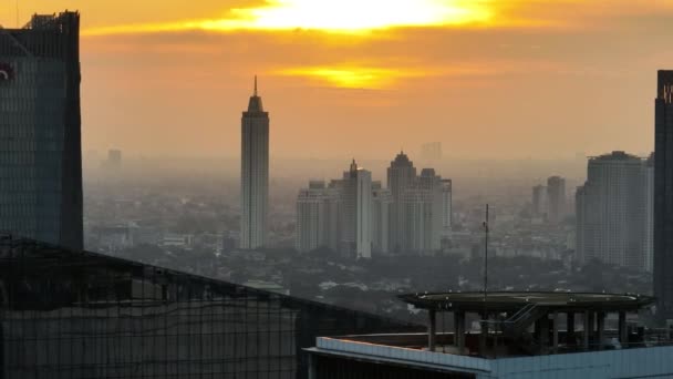 Jakarta Med Moderna Byggnader Vid Solnedgången Utsikt Uppifrån Stadslandskap Indonesien — Stockvideo