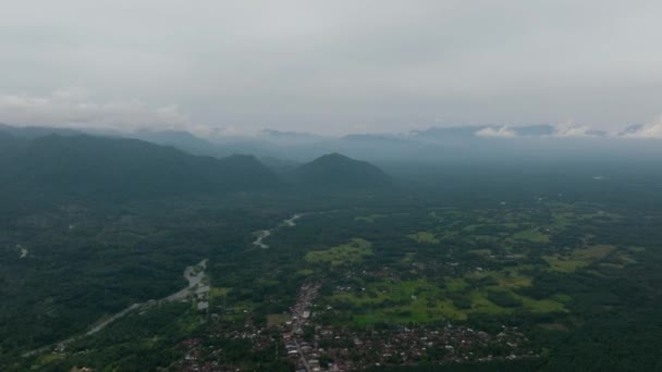 Vale Entre Selva Floresta Tropical Bukit Lawang Sumatra Indonésia — Vídeo de Stock