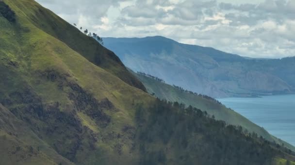 Toba Gölü Nün Havadan Görünüşü Bir Volkan Dağların Kraterinde Yer — Stok video