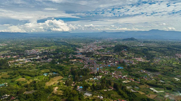 贝拉吉镇位于美丽的卡罗高地的农场中 苏门答腊印度尼西亚 — 图库照片