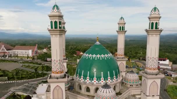 Vista Aérea Hermosa Mezquita Con Minaretes Asia Masjid Agung Syahrun — Vídeos de Stock