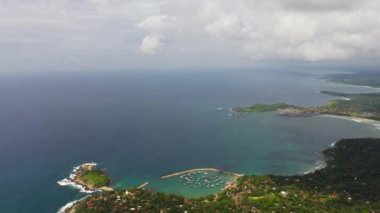 Körfez ve sahil manzaralı Sri Lanka 'da oteller.