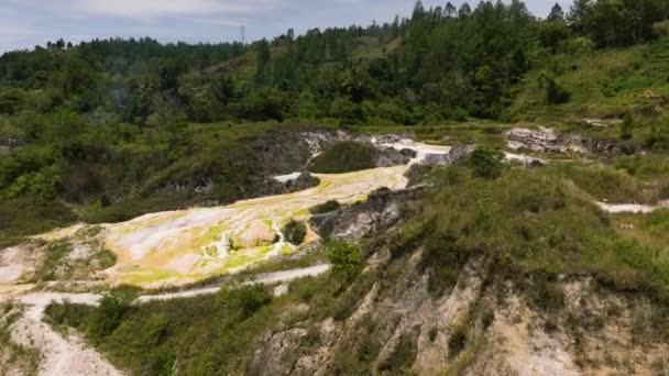 Egy Népszerű Turistahely Termálforrásokkal Szállodákkal Sipoholon Szumátra Indonézia — Stock videók