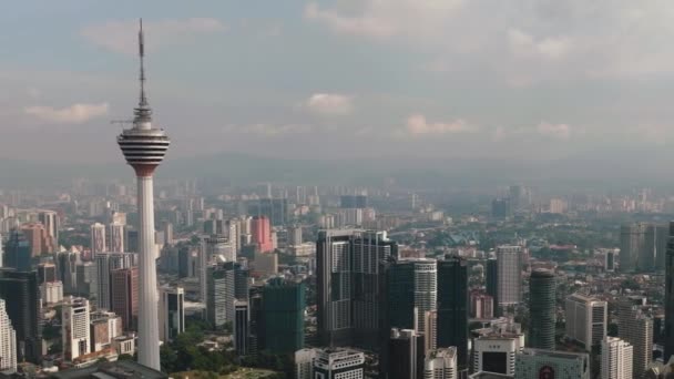 マレーシアのクアラルンプール 2022年9月11日 マレーシアの首都クアラルンプールの街並みのトップビュー — ストック動画