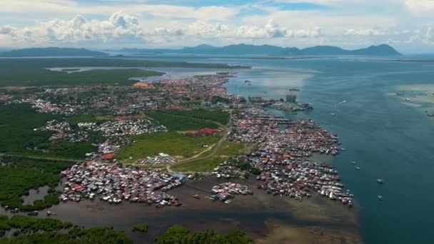 Semporna镇城市景观的空中无人驾驶飞机 Borneo Sabah Malaysia — 图库视频影像