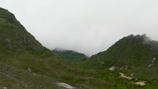Góra Sibayak Jest Stratowulkanem Który Dominuje Nad Miastem Berastagi Sumatra — Wideo stockowe