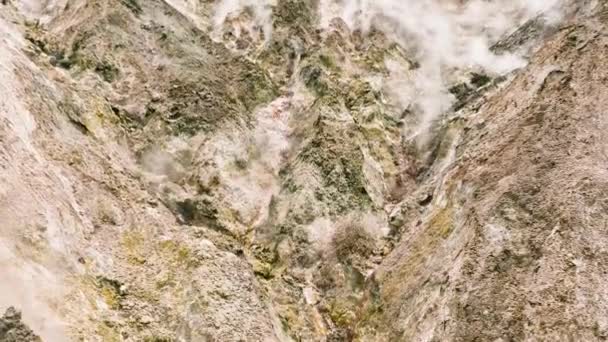 Повітряний Безпілотник Вулканічної Активності Гірському Схилі Димом Випаровуванням Газів Mag — стокове відео