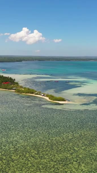 Uitzicht Vanuit Lucht Kustlijn Met Stranden Tropische Zee Met Blauw — Stockvideo