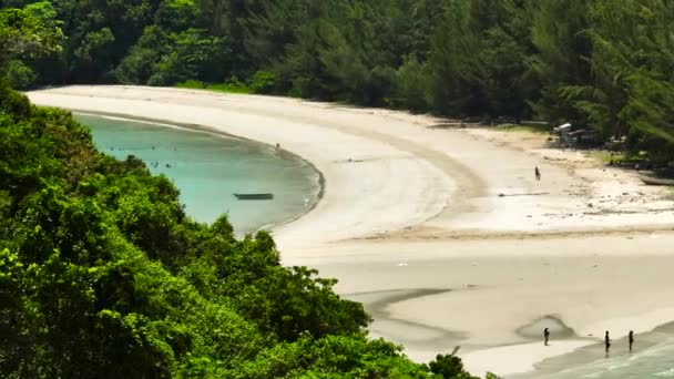 Pantai Berpasir Dan Air Pirus Dari Laut Tropis Pantai Kelambu — Stok Video