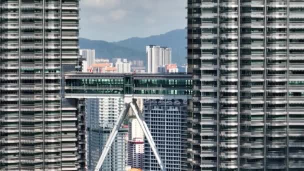 マレーシアのクアラルンプール 2022年9月11日 クアラルンプールのペトロナスツインタワーのトップビュー — ストック動画
