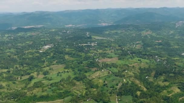 有绿林的农场和山脉 Negros 菲律宾 — 图库视频影像