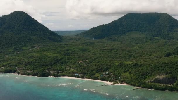Vista Superior Isla Weh Con Selva Mar Azul Aceh Indonesia — Vídeo de stock