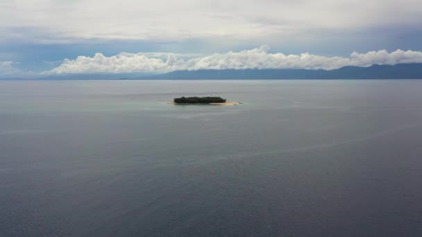 Letecký Pohled Tropický Ostrov Písečnou Pláží Letní Cestovní Dovolená Koncept — Stock video