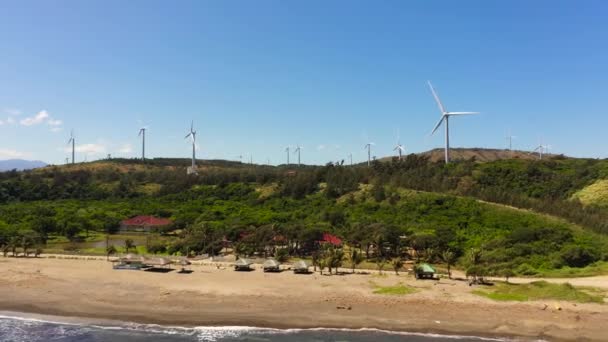 Pandangan Udara Terhadap Turbin Wind Untuk Produksi Tenaga Listrik Pantai — Stok Video