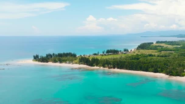旅游理念 美丽的沙滩和蓝色的大海 马来西亚婆罗洲 — 图库视频影像