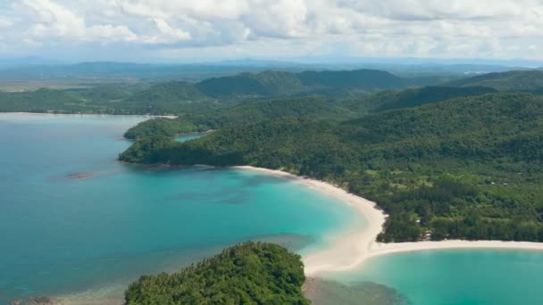 热带海沙滩和碧绿海水的空中景观 Kelambu海滩马来西亚婆罗洲 — 图库视频影像